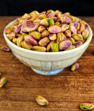 healthy-nuts-pistachio-dry-fruits-bowl-of-pistachio_t20_3dLe2y